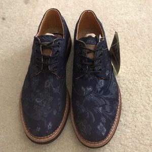 Brand new TOMS shoes for men